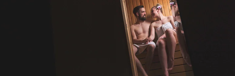 Ziua Îndrăgostiților la saună: Cum să creezi o atmosferă romantică, confortabilă și stimulatoare senzorial