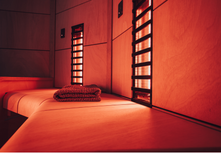Terapia cu lumină roșie și sauna cu infraroșu: diferențe și beneficii