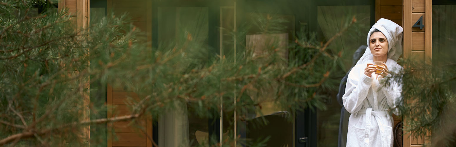 Ritualul cu apă caldă: De ce apa caldă te ajută să te relaxezi – și de ce căldura din saună merge mai departe