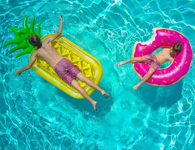 Menținerea curată a apei piscinei pentru copii: sănătate și siguranță fără clor